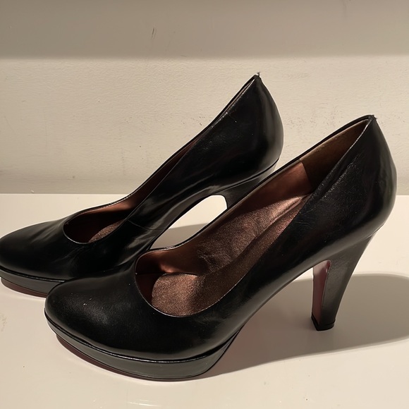 MARC FISHER BRAND NEW BLACK LEATHER PLATFORM HEELS - Picture 3 of 13